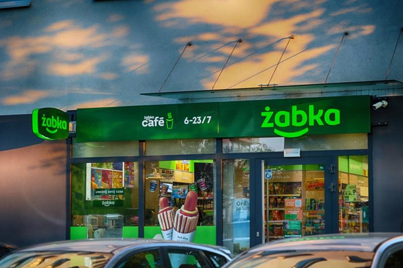 Ile zapłacisz za dużą kawę w Żabce? Sprawdź aktualne ceny!