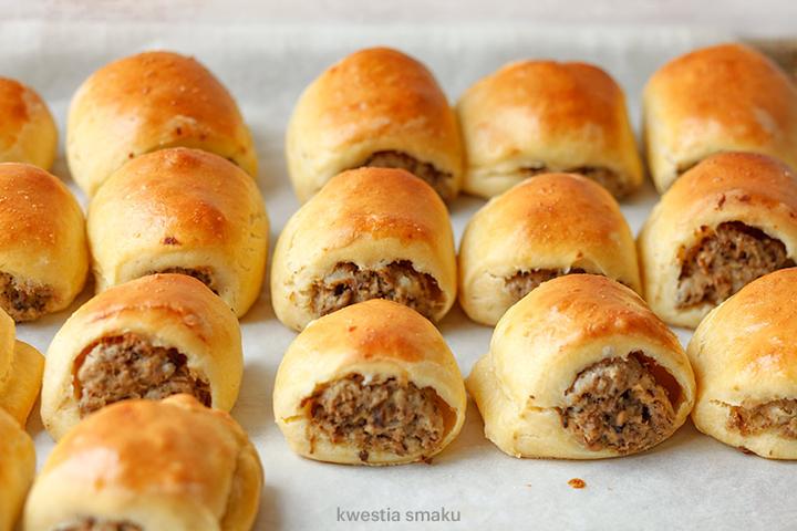 Optymalny czas pieczenia pasztecików drożdżowych – sprawdź, jak długo je przygotować!