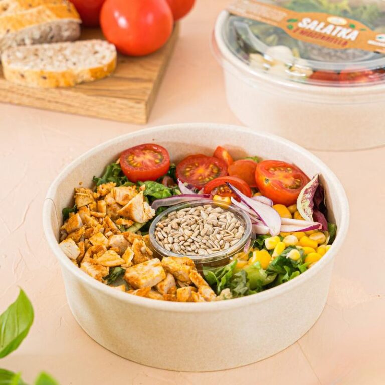 Pyszne sałatki na imprezę, które oczarują Twoich gości