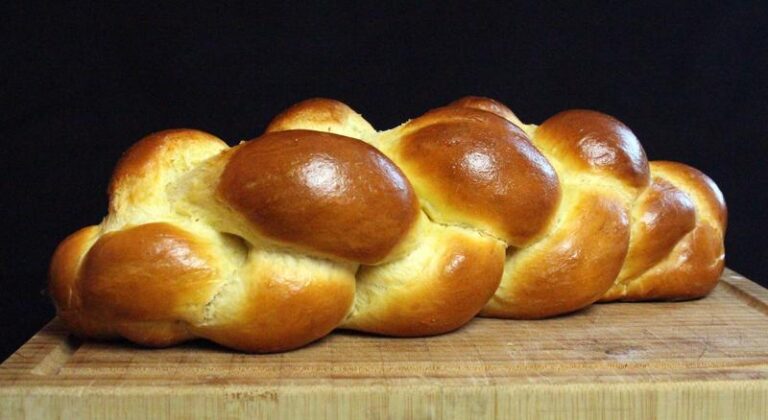 Sekrety idealnej chałki: jak długo piec, by uzyskać doskonały smak?