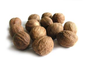 Alternatywy dla gałki muszkatołowej w sosie beszamelowym – co możesz wykorzystać?