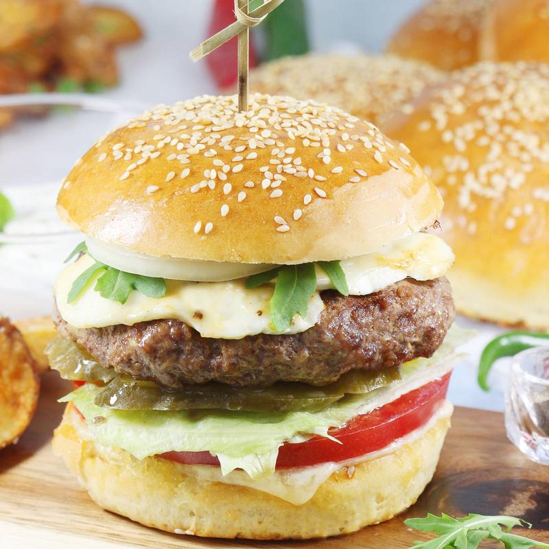 Jak długo i w jakiej temperaturze smażyć burgery wołowe, by były idealne?