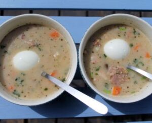 Najlepsze zupy na imieniny – przepisy, które zachwycą gości