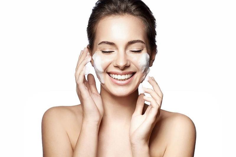 Demakijaż bez chemii krok po kroku