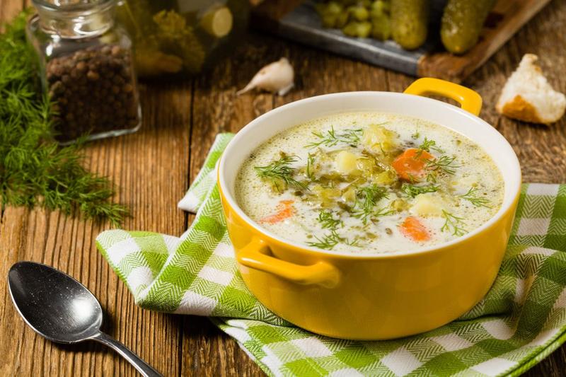 Zioła i nowe aromaty w zupie ziemniaczanej