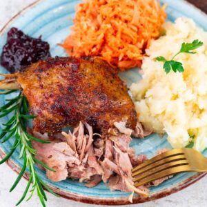 Jak długo piec kaczkę, aby była soczysta i aromatyczna?