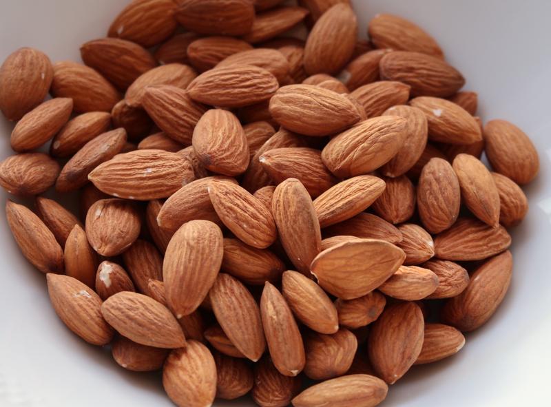 Alternatywy dla mielonych migdałów – co wybrać w kuchni?