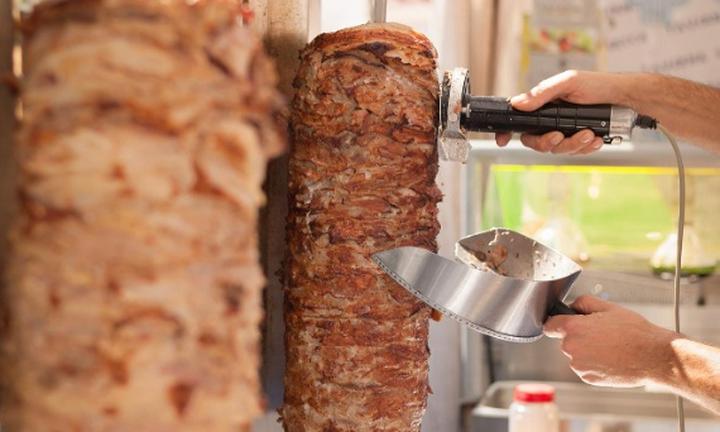 Kebab w 2026 roku – ile przyjdzie nam za niego zapłacić?