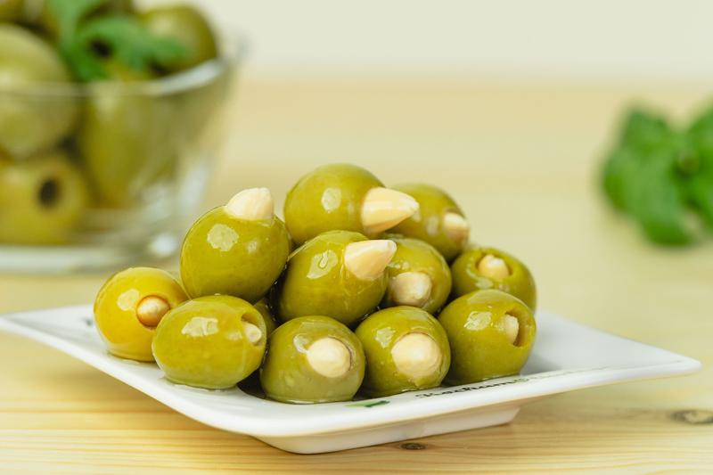 Najlepsze oliwki do sałatki greckiej – co wybrać dla idealnego smaku?