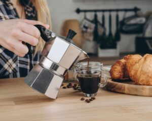 Odkryj, jak smakuje kawa z kawiarki i dlaczego warto ją spróbować