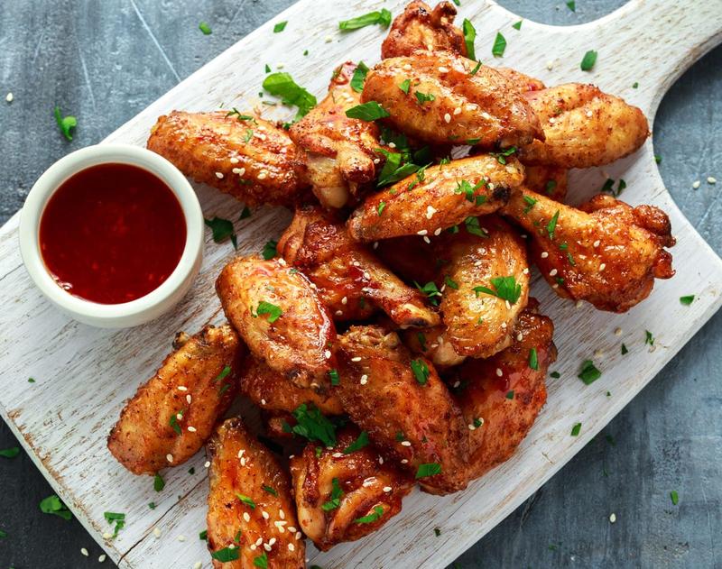 Odkryj najlepsze sposoby, czym doprawić kurczaka do pieczenia, aby był soczysty i aromatyczny